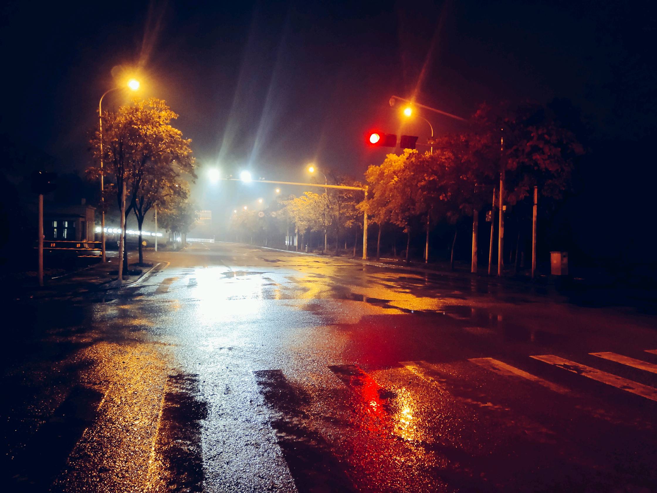 夜晚无人街头照片图片