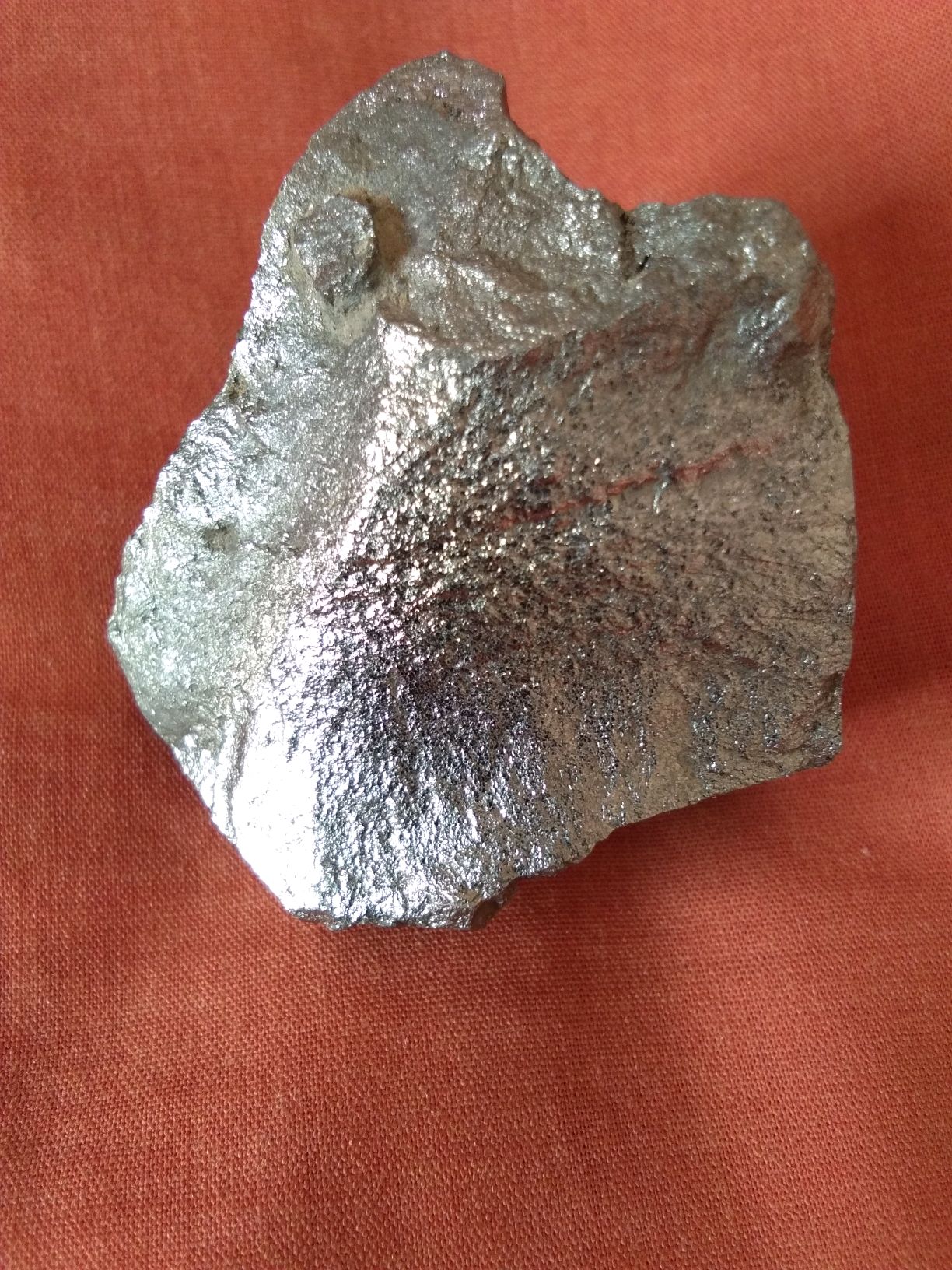 金属锎原石图片,锎陨石