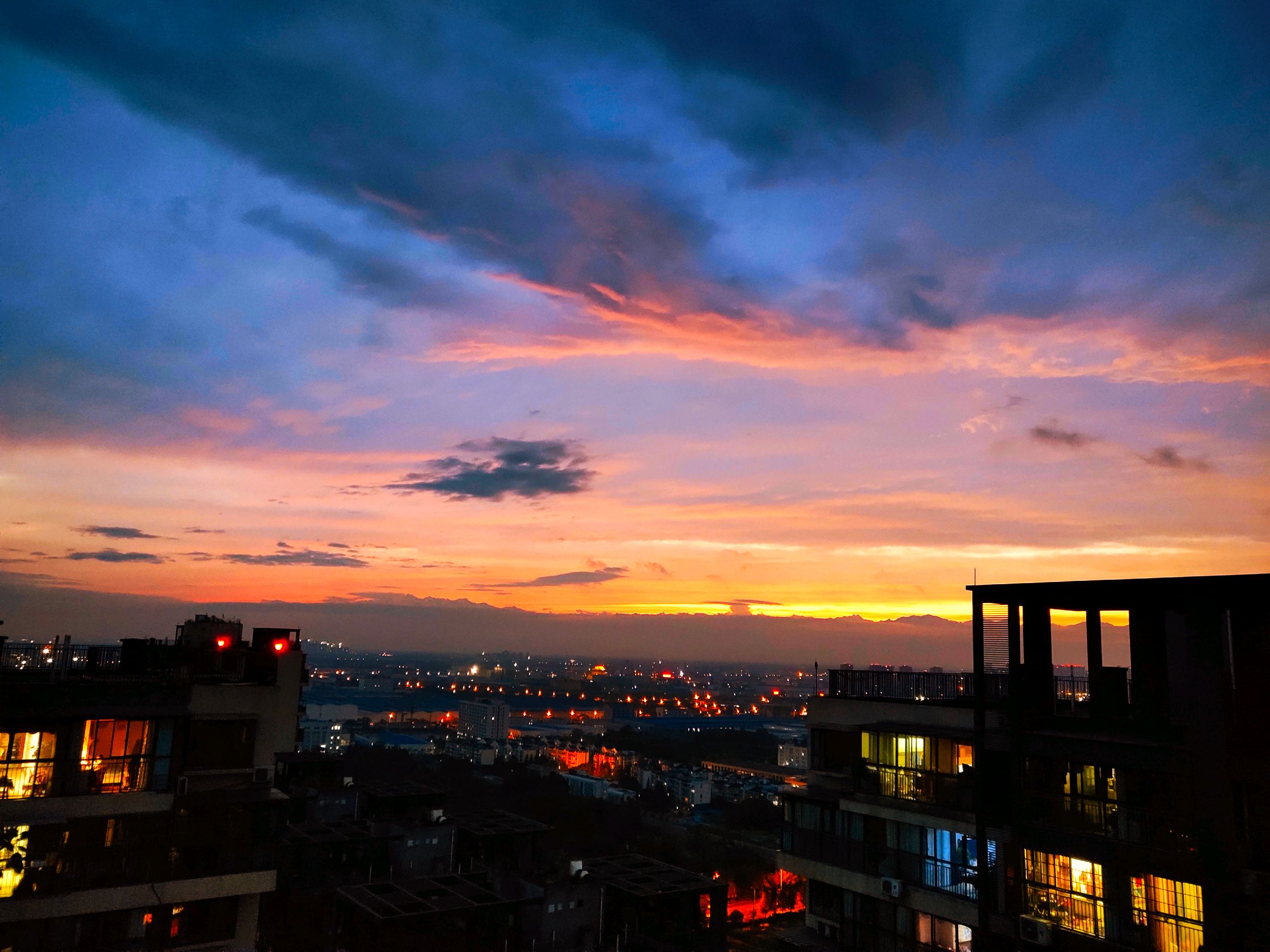 今天成都被刷屏的晚霞