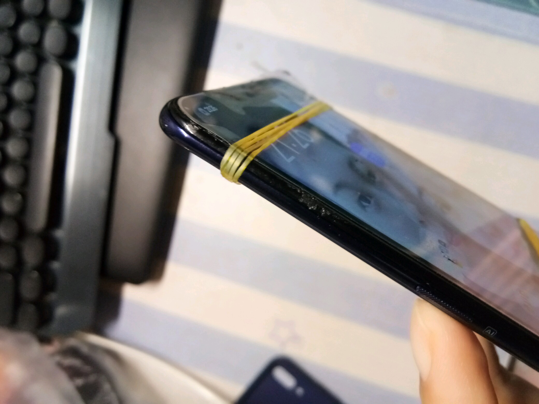 vivo x23莫名其妙内外屏坏了,今天拿去修,说什么没必要换原装的