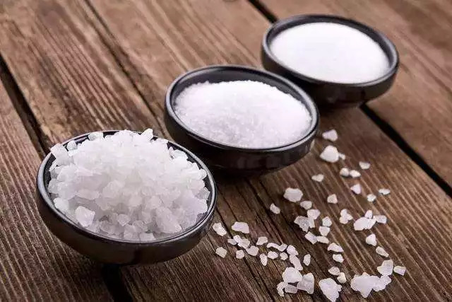 食盐不仅仅是调味品，它还有很多神奇的功效，你知道是...