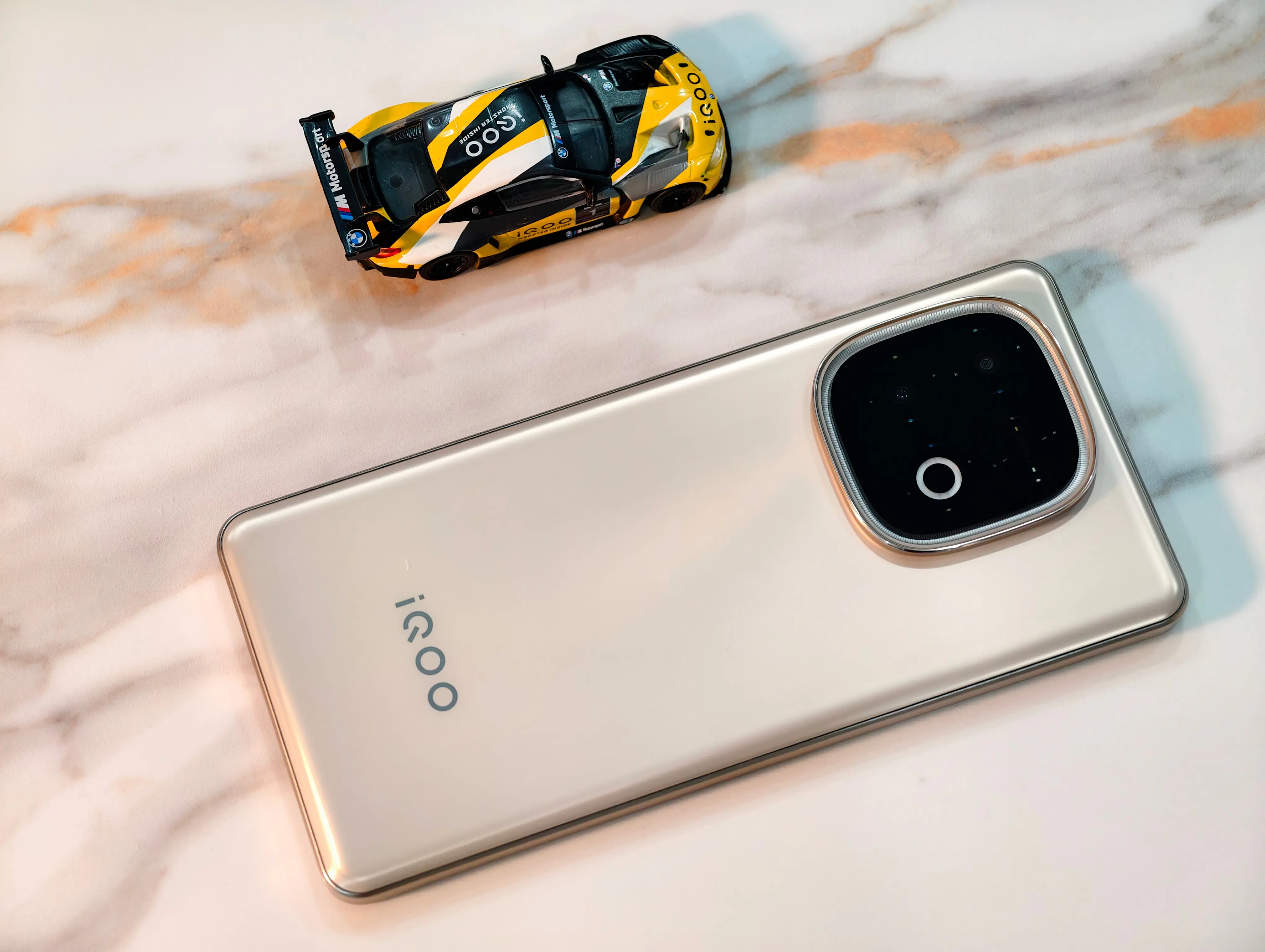 iQOO Z10 Turbo Pro沙漠色浅评（超清图赏），月光下的沙丘- vivo