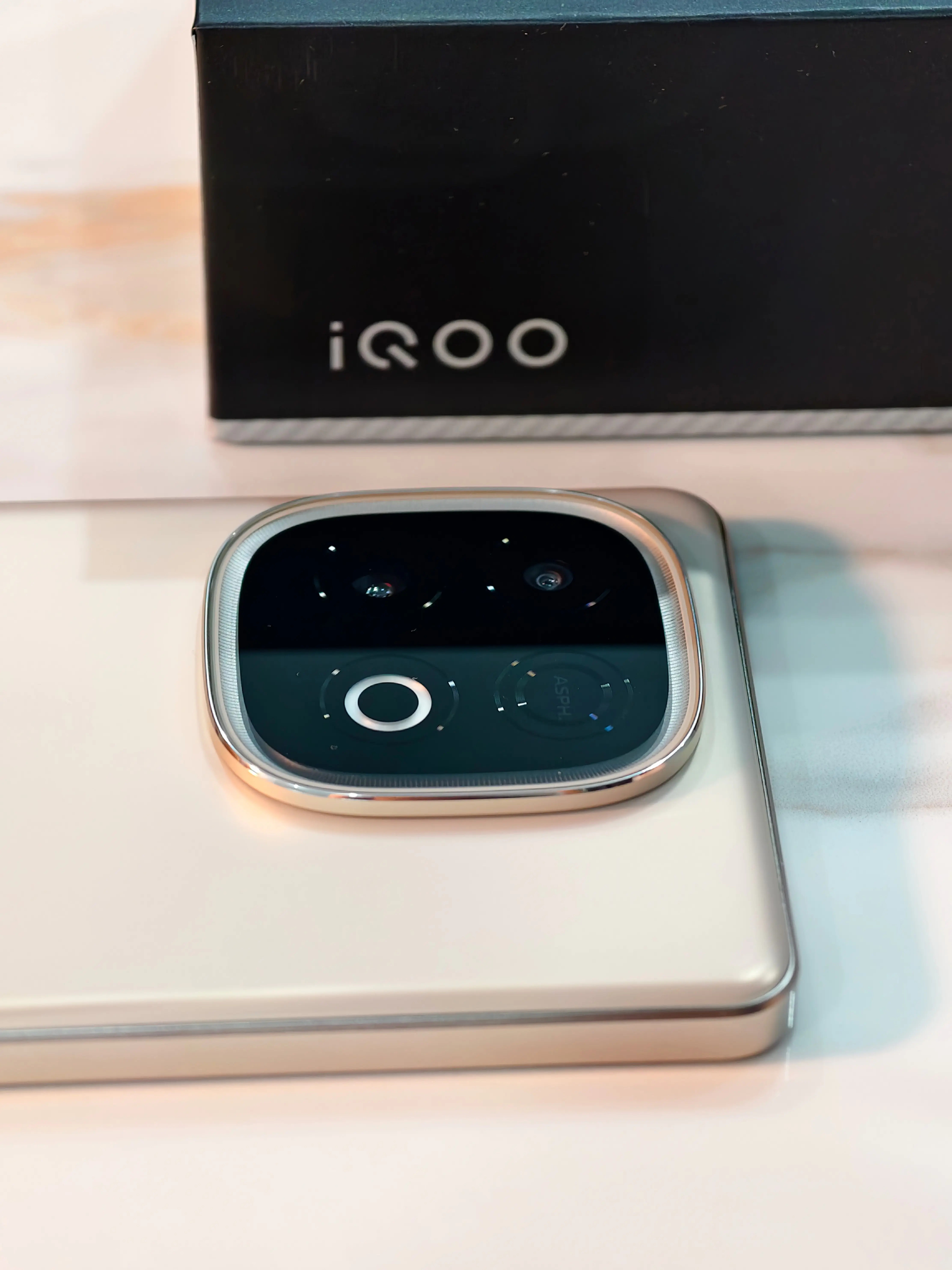 iqoo z10 turbo pro 美品 12/256 サンドカラー、砂漠色 iQOO Z10 Turbo Pro」が約33,000円でセール中！Snapdragon 8s