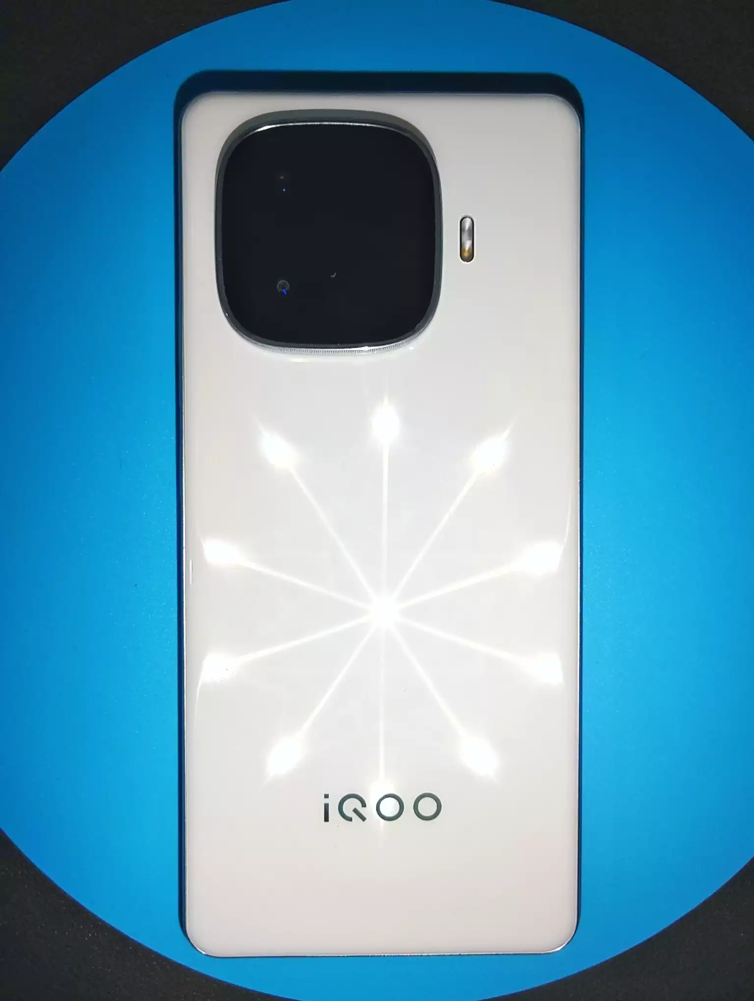 【新品未使用】iQOO Z9 Turbo 星芒白 12/256GB SIMフリー 新品未使用】iQOO Z9 Turbo 星芒白 12/256GB SIMフリー特別