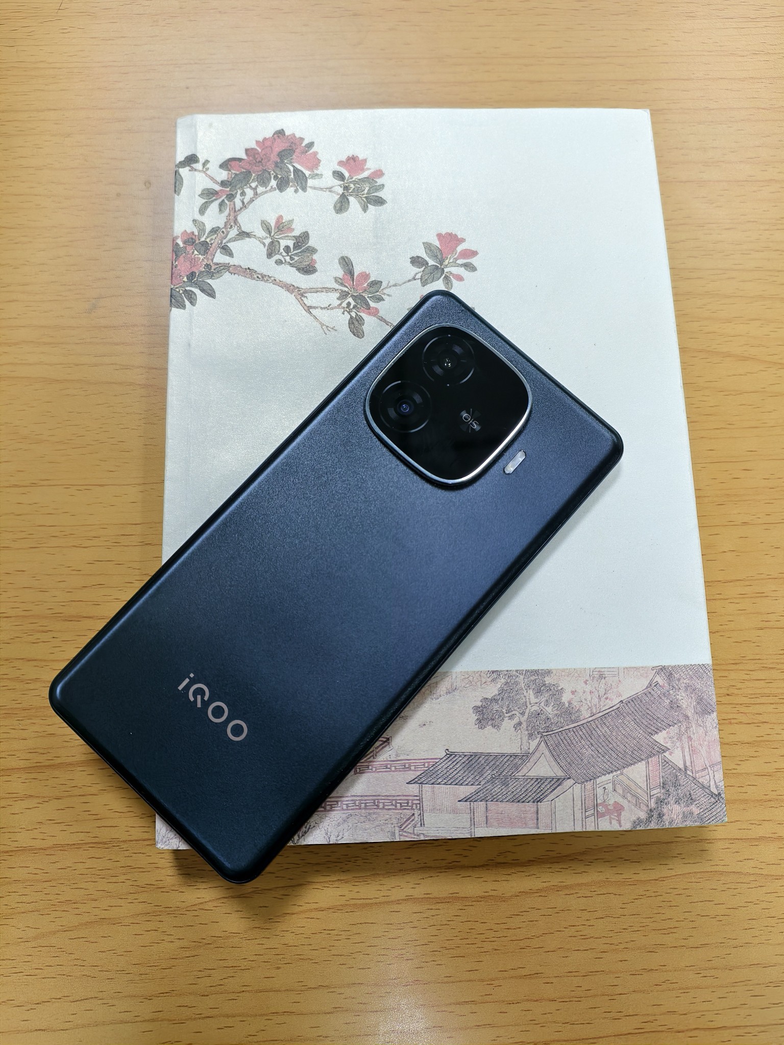 iQOO Z9 Turbo+：性能怪兽，续航王者